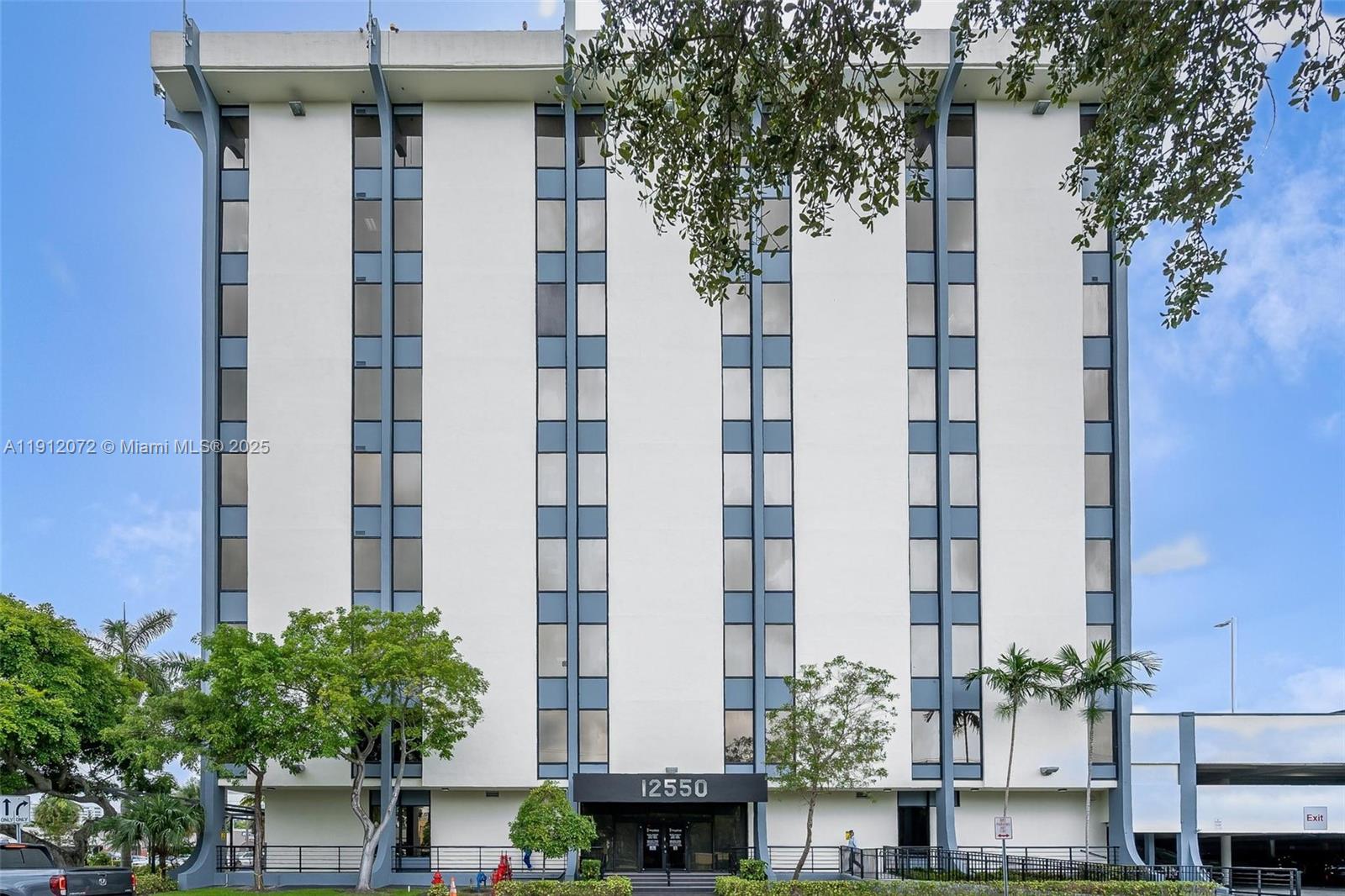 502  /   кв.футов $ 2025-11-11 0 Фото