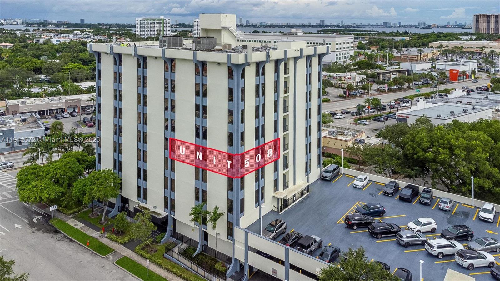 502  /   кв.футов $ 2025-11-11 0 Фото