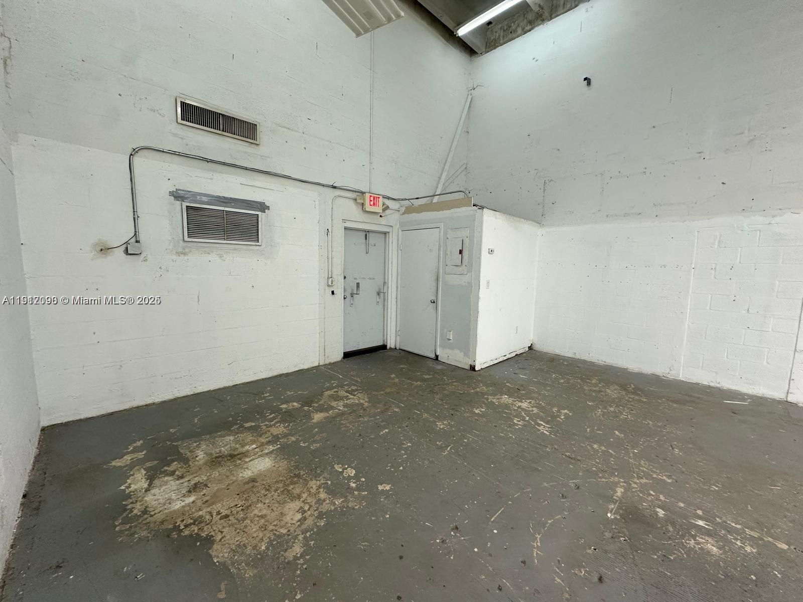 See details 18 / sq. ft. $ 2025-11-11 0 Photo