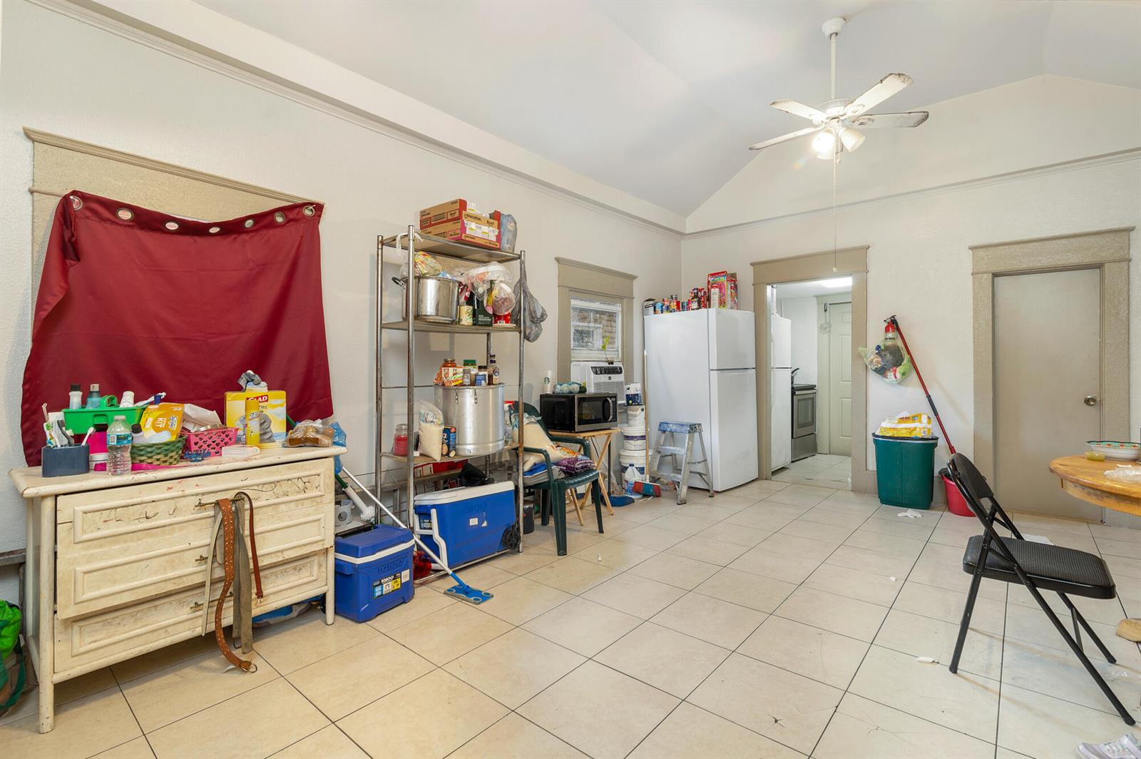   / 4 3320 sq. ft. $ 2026-04-28 0 foto