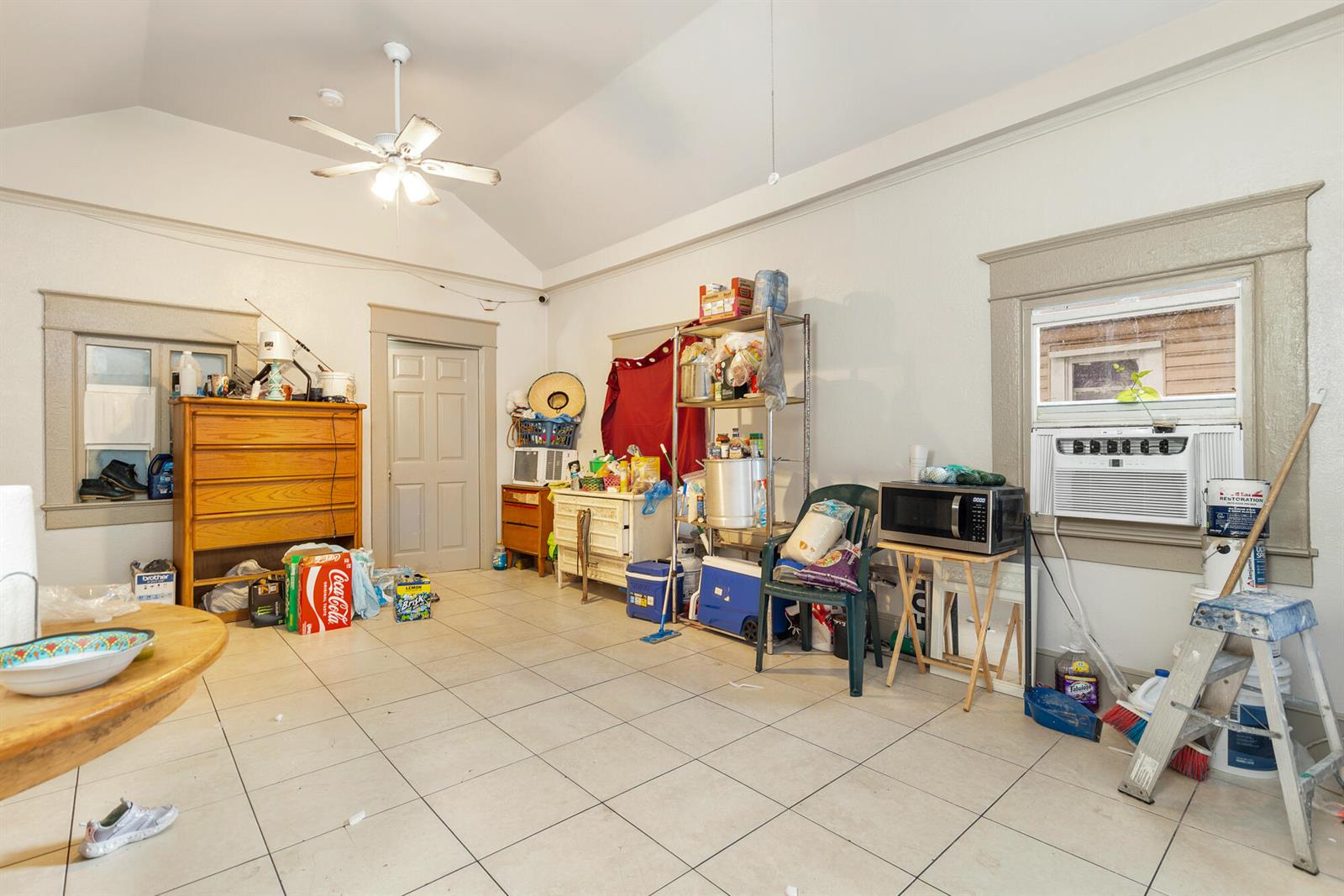   / 4 3320 sq. ft. $ 2026-04-28 0 foto