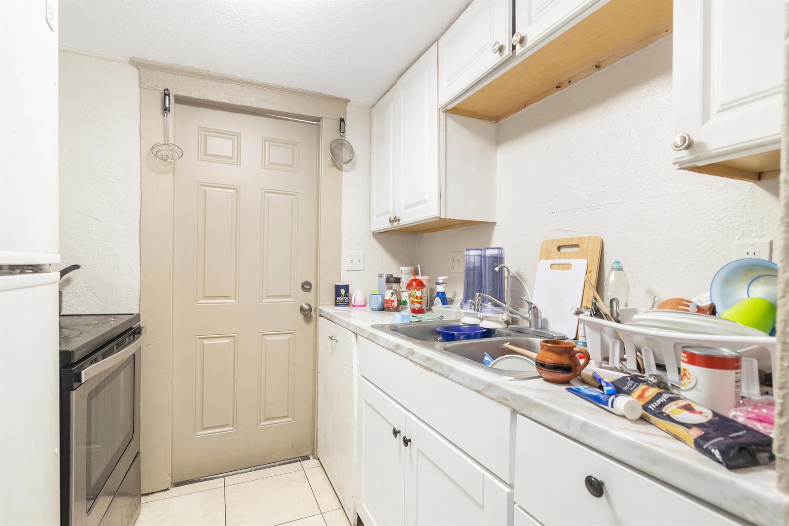   / 4 3320 sq. ft. $ 2026-04-28 0 foto