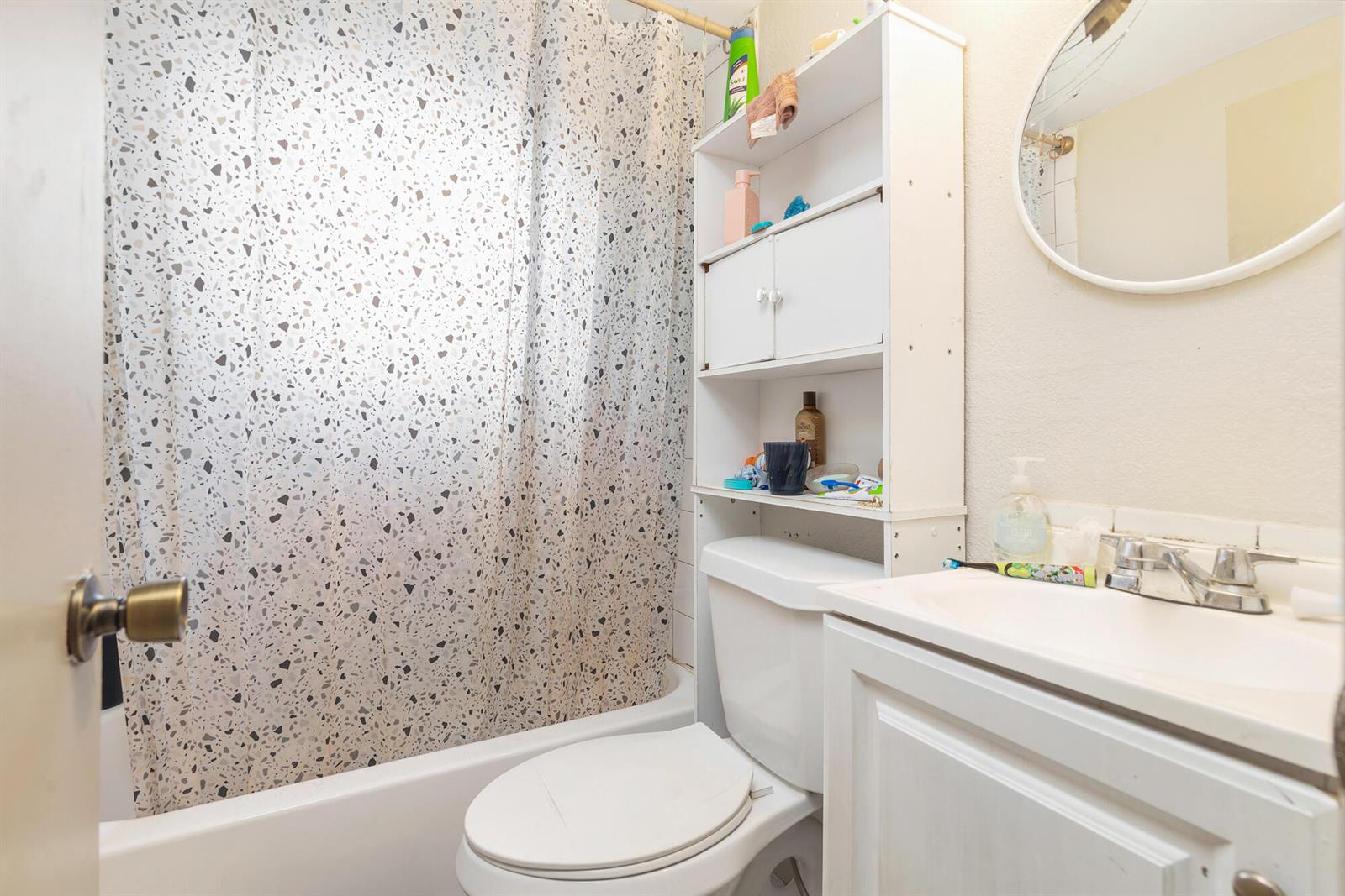   / 4 3320 sq. ft. $ 2026-04-28 0 foto
