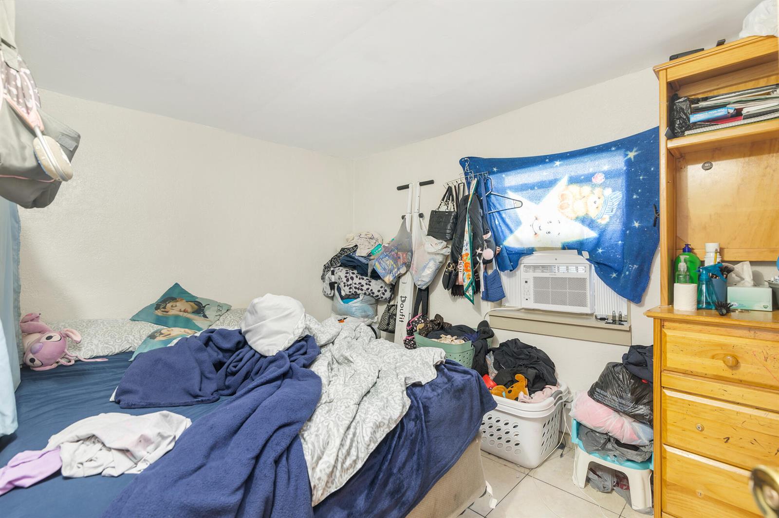   / 4 3320 sq. ft. $ 2026-04-28 0 foto