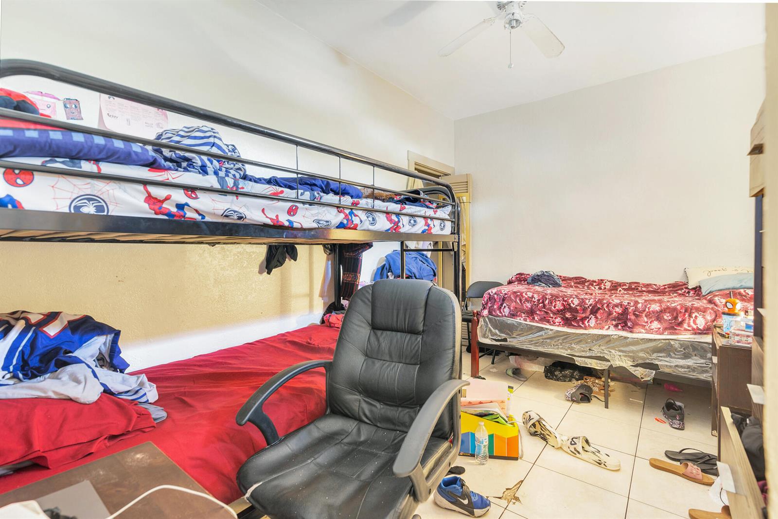   / 4 3320 sq. ft. $ 2026-04-28 0 foto