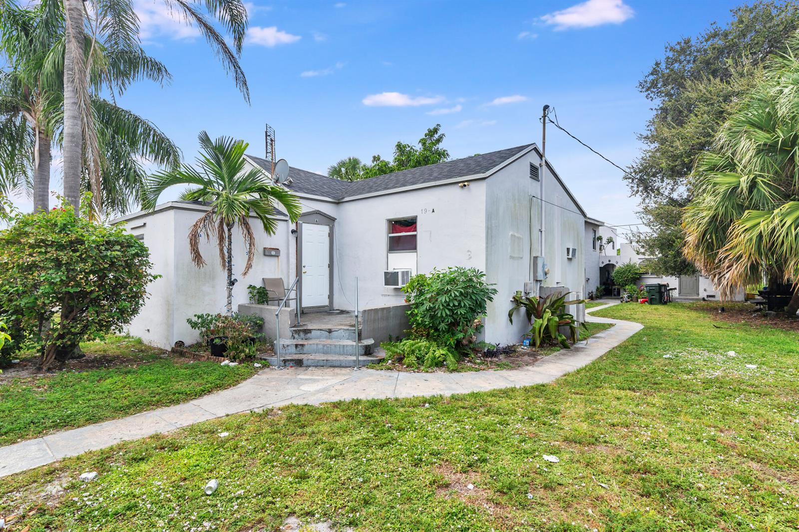   / 4 3320 sq. ft. $ 2026-04-28 0 foto