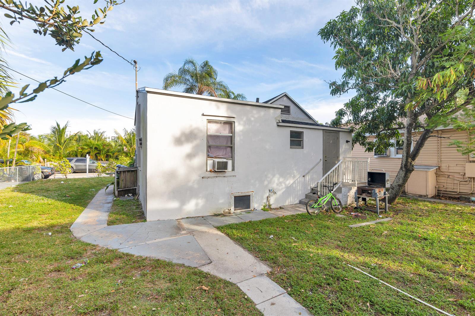   / 4 3320 sq. ft. $ 2026-04-28 0 foto