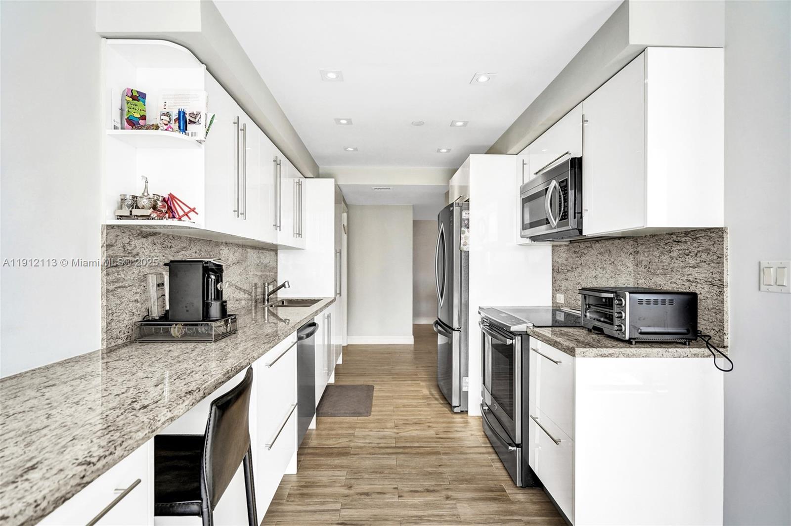 See details 903 2 / 2 1520 sq. ft. $ 2025-11-11 0 Photo