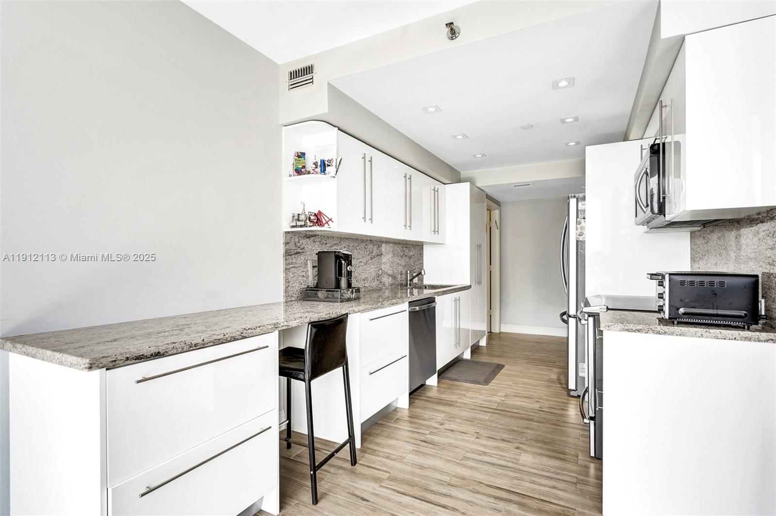 See details 903 2 / 2 1520 sq. ft. $ 2025-11-11 0 Photo