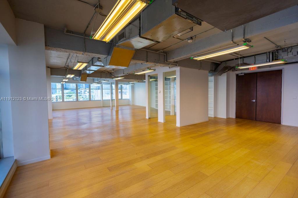 507  /   sq. ft. $ 2025-11-11 0 Photo