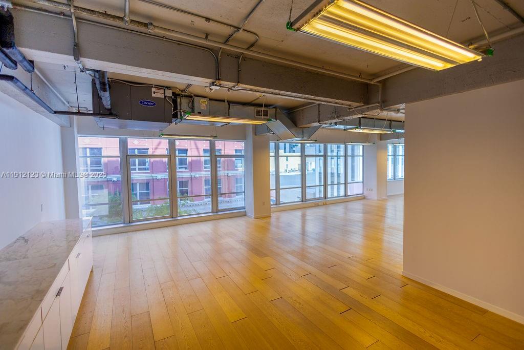 507  /   sq. ft. $ 2025-11-11 0 Photo