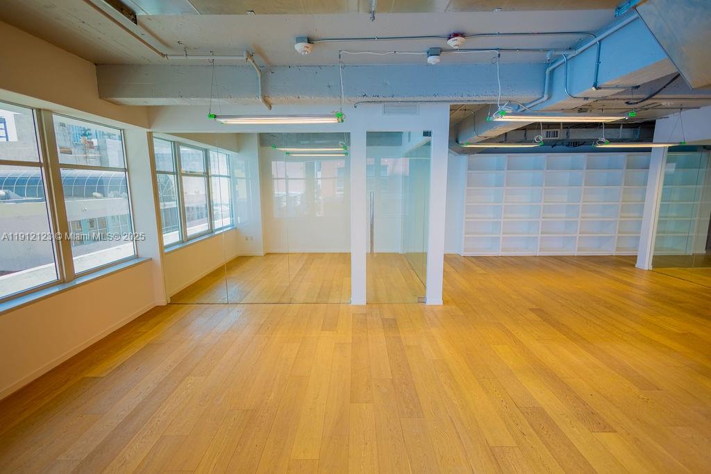 507  /   sq. ft. $ 2025-11-11 0 Photo