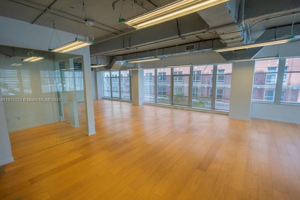 507  /   sq. ft. $ 2025-11-11 0 Photo