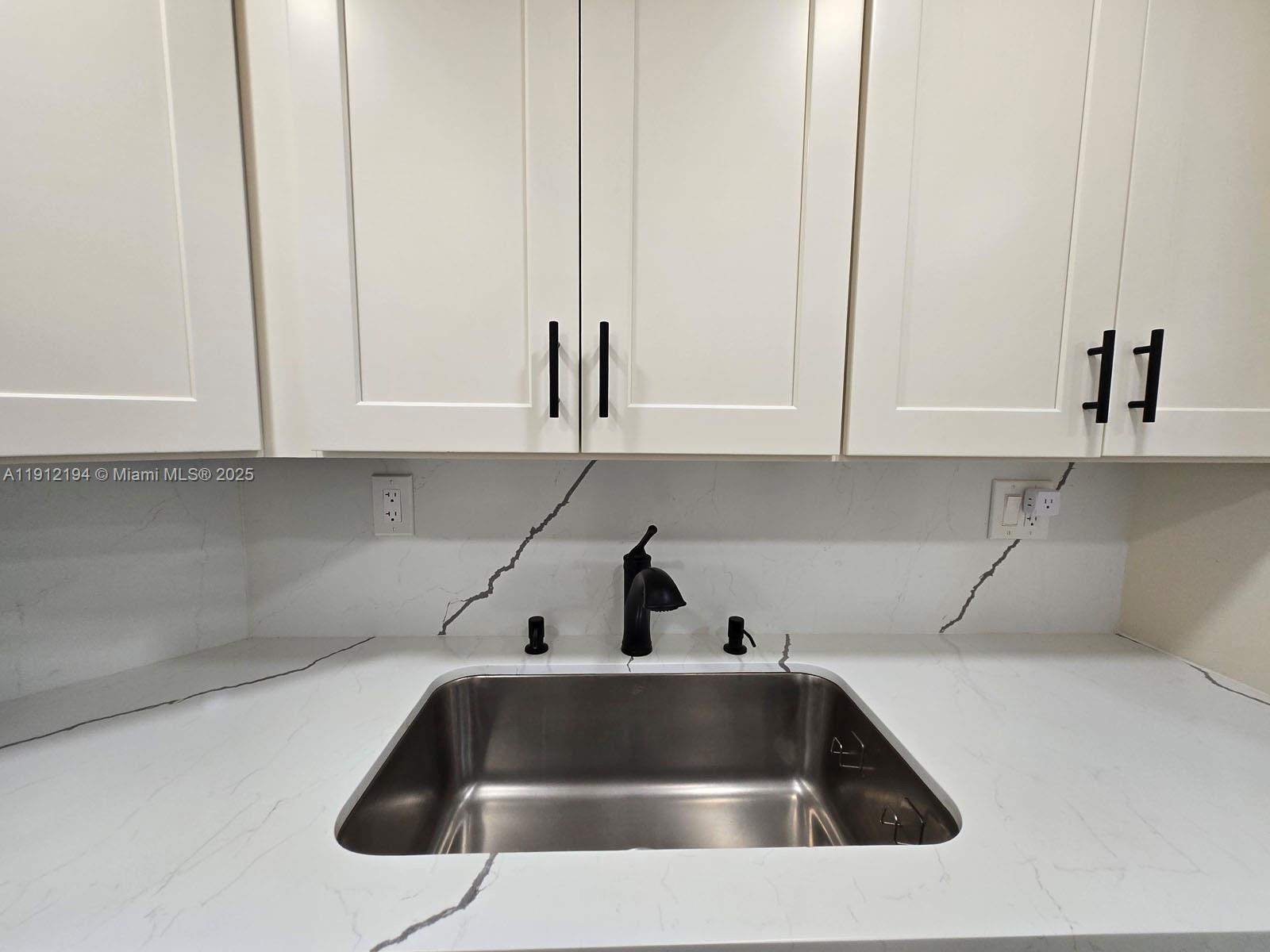 1611 1 / 2 762 кв.футов $ 2025-11-11 0 Фото