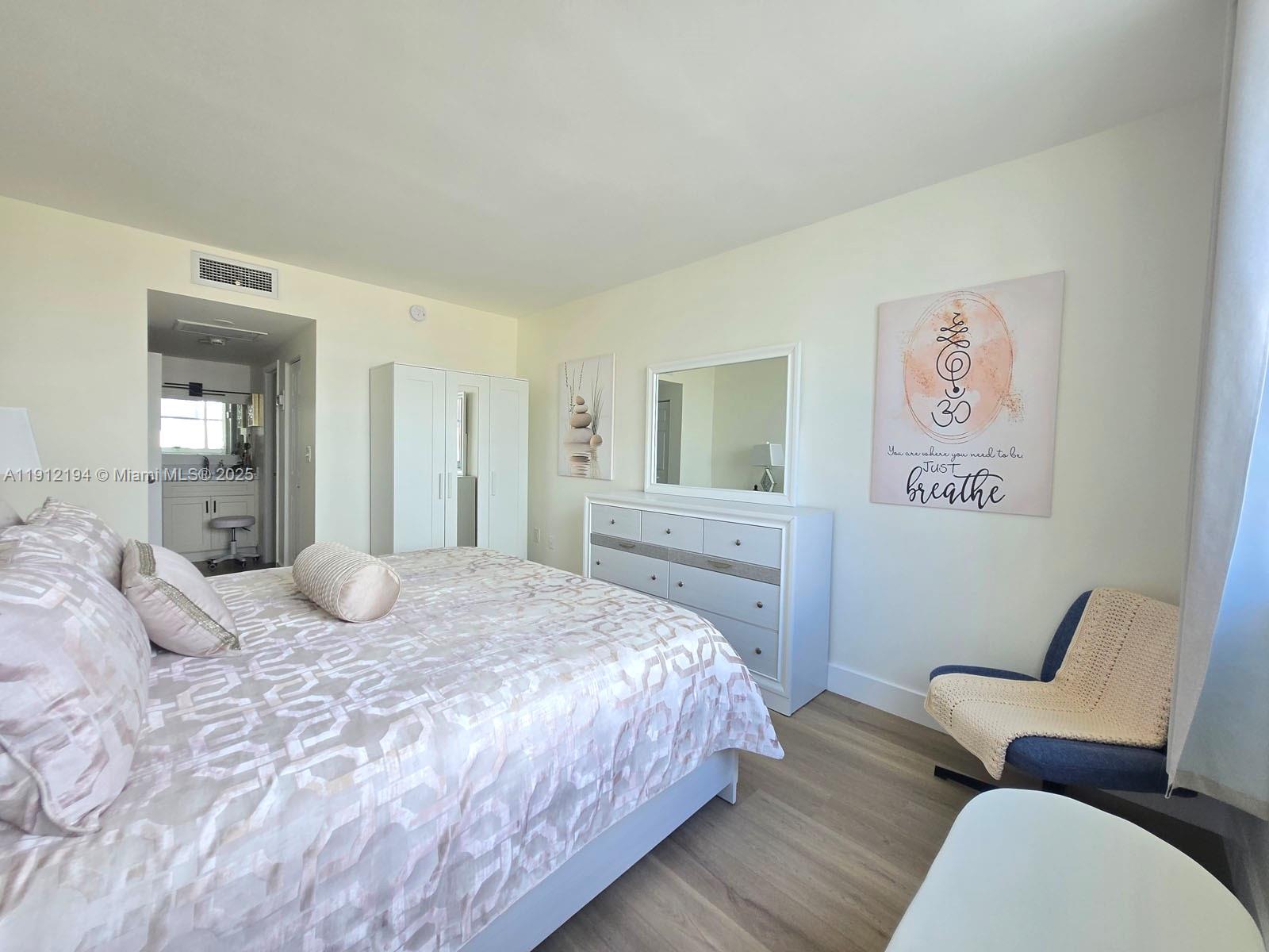 1611 1 / 2 762 кв.футов $ 2025-11-11 0 Фото