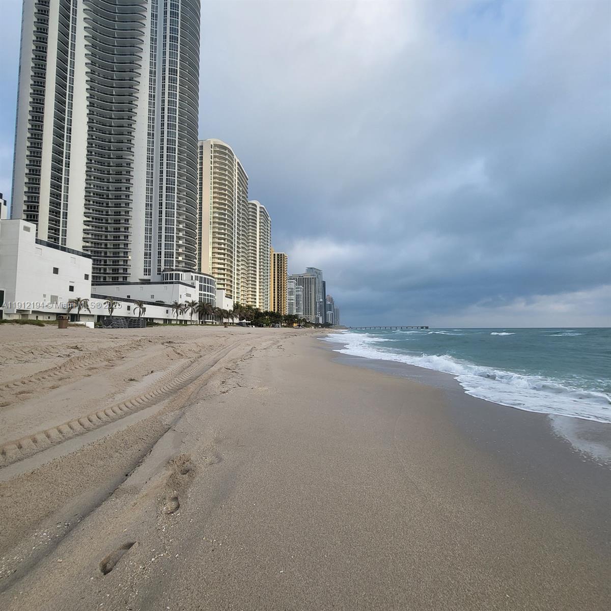 1611 1 / 2 762 кв.футов $ 2025-11-11 0 Фото