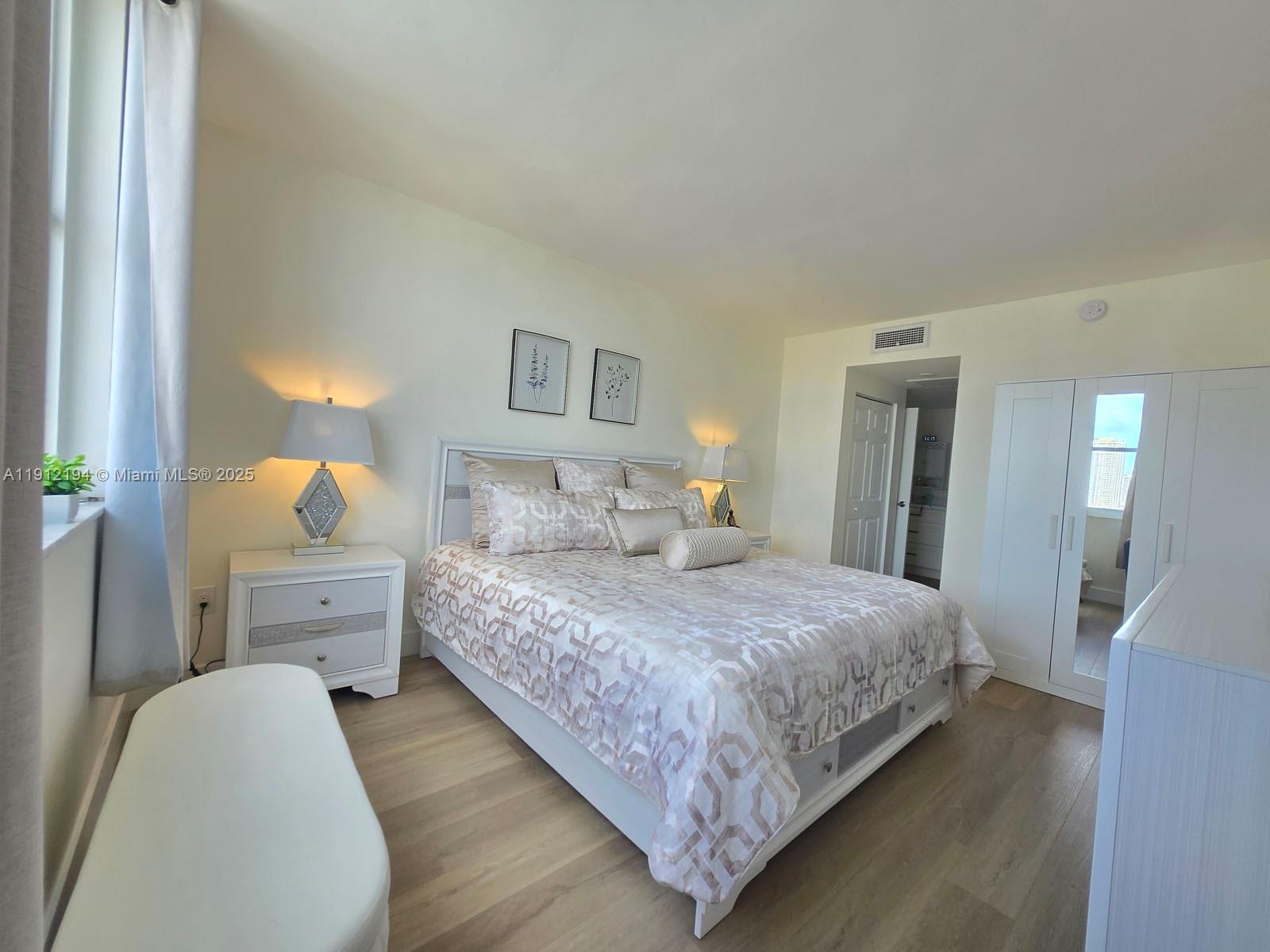 1611 1 / 2 762 кв.футов $ 2025-11-11 0 Фото