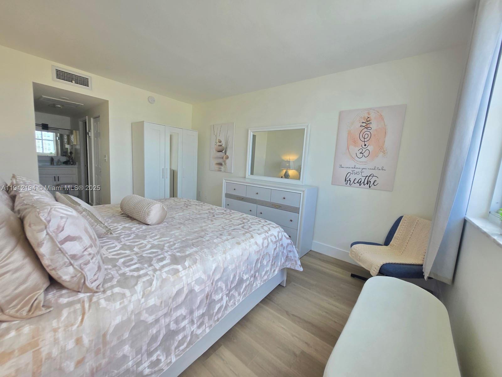 1611 1 / 2 762 кв.футов $ 2025-11-11 0 Фото