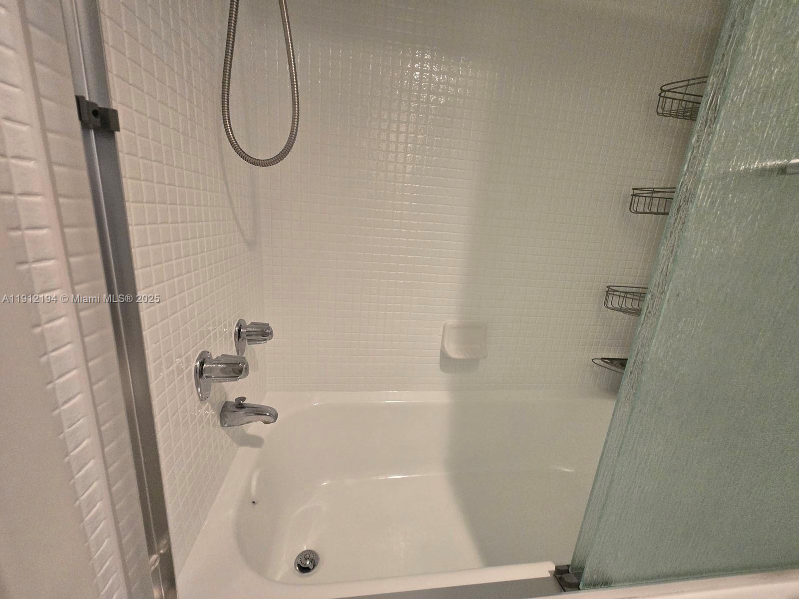 1611 1 / 2 762 кв.футов $ 2025-11-11 0 Фото