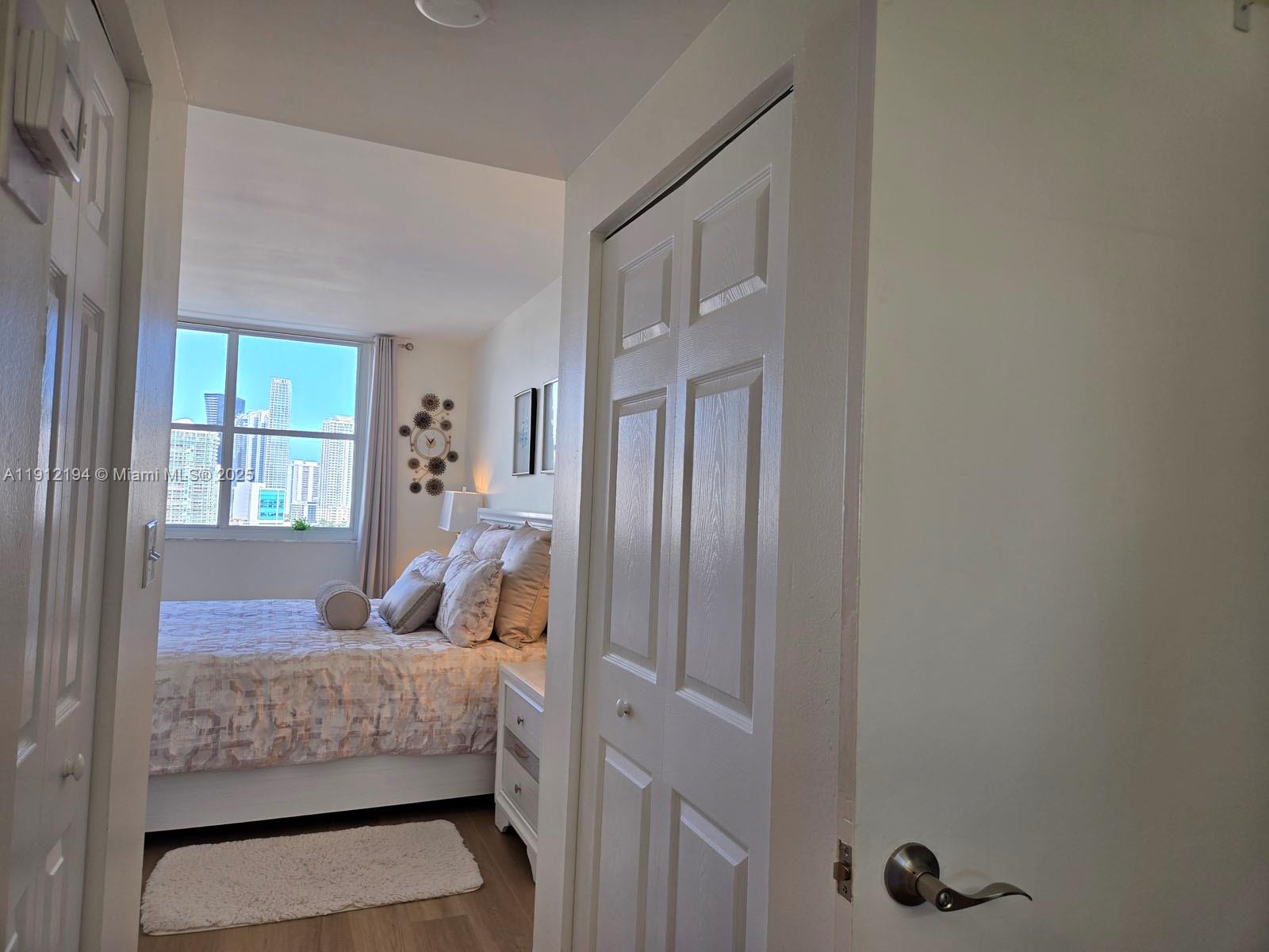 1611 1 / 2 762 кв.футов $ 2025-11-11 0 Фото