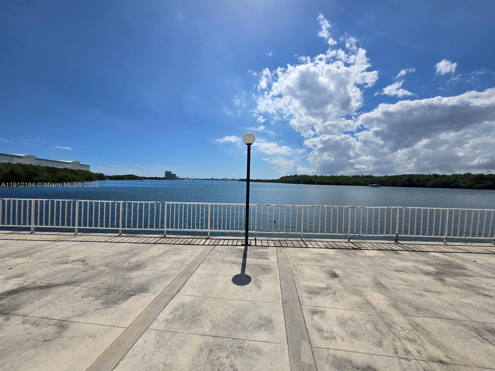 1611 1 / 2 762 кв.футов $ 2025-11-11 0 Фото