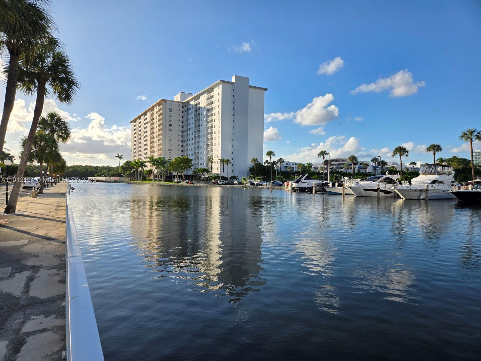 1611 1 / 2 762 кв.футов $ 2025-11-11 0 Фото