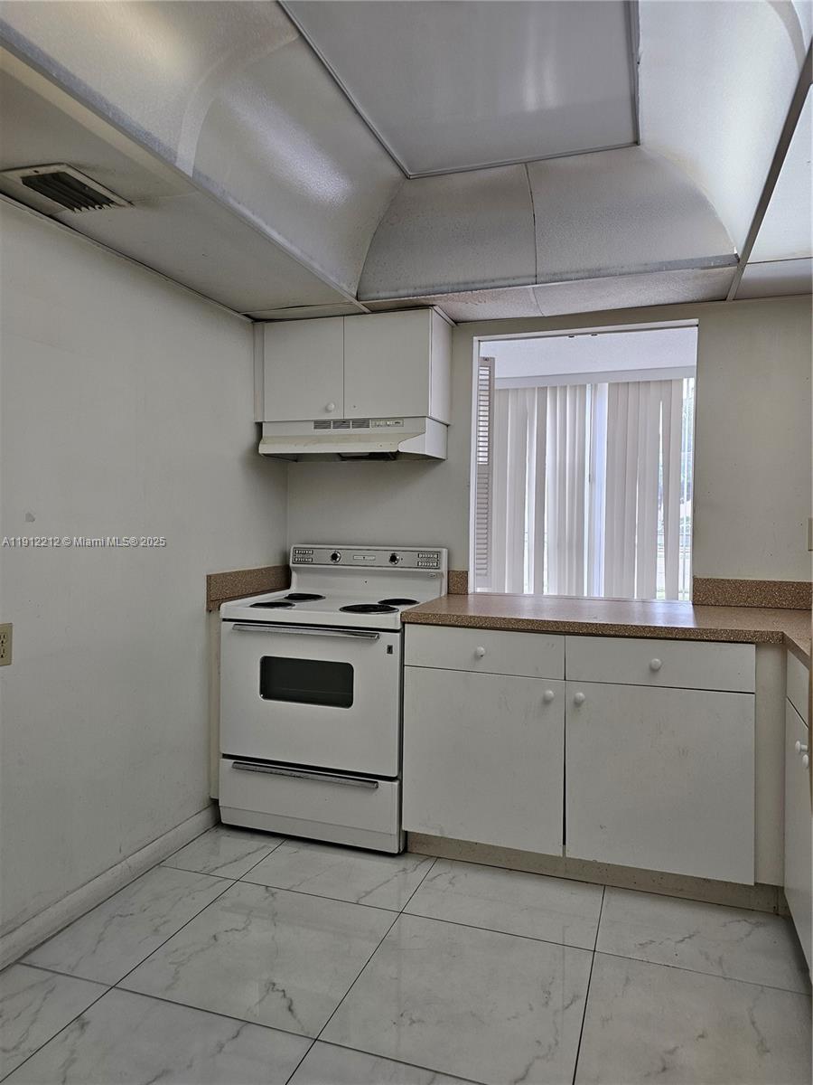 Photo of 2000 Atlantic Shores Blvd #104, Hallandale Beach, Florida, 33009 -