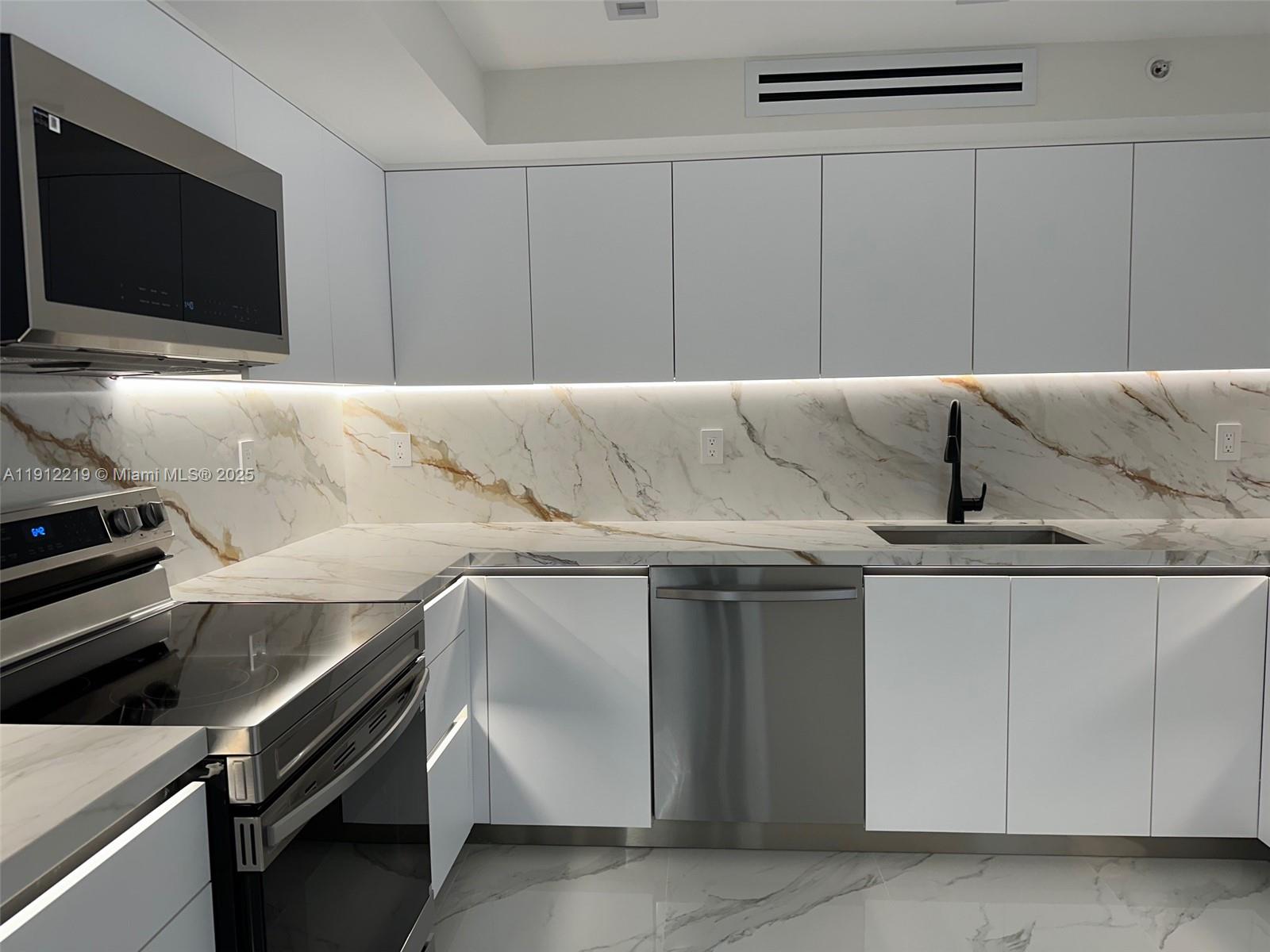 Photo of 3500 Mystic Pointe Dr  #1107, Aventura, Florida, 33180 - 