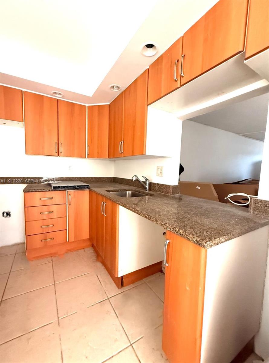 F110 1 / 2 898 sq. ft. $ 2025-11-11 0 foto
