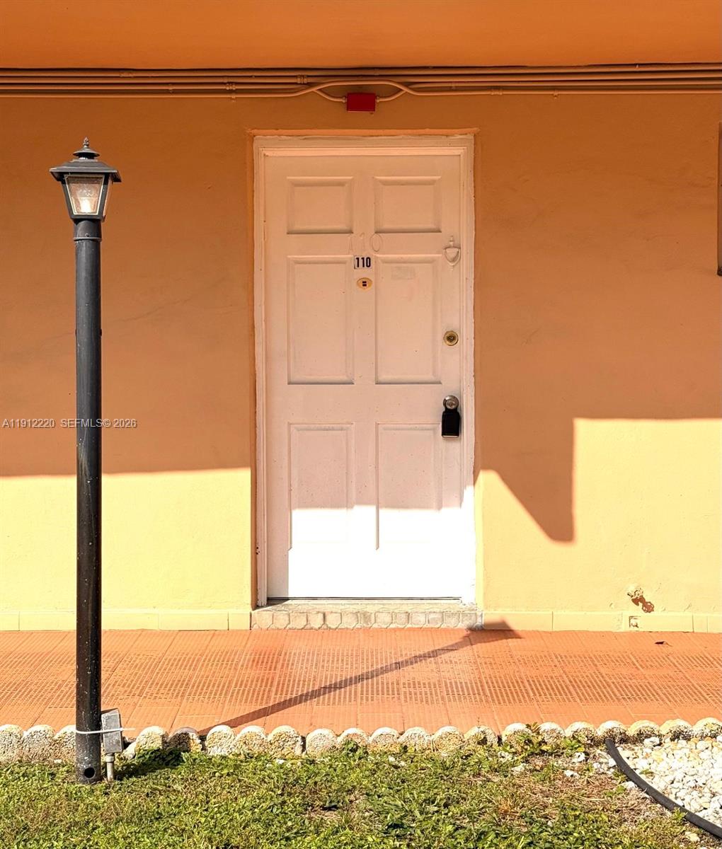 F110 1 / 2 898 sq. ft. $ 2025-11-11 0 foto