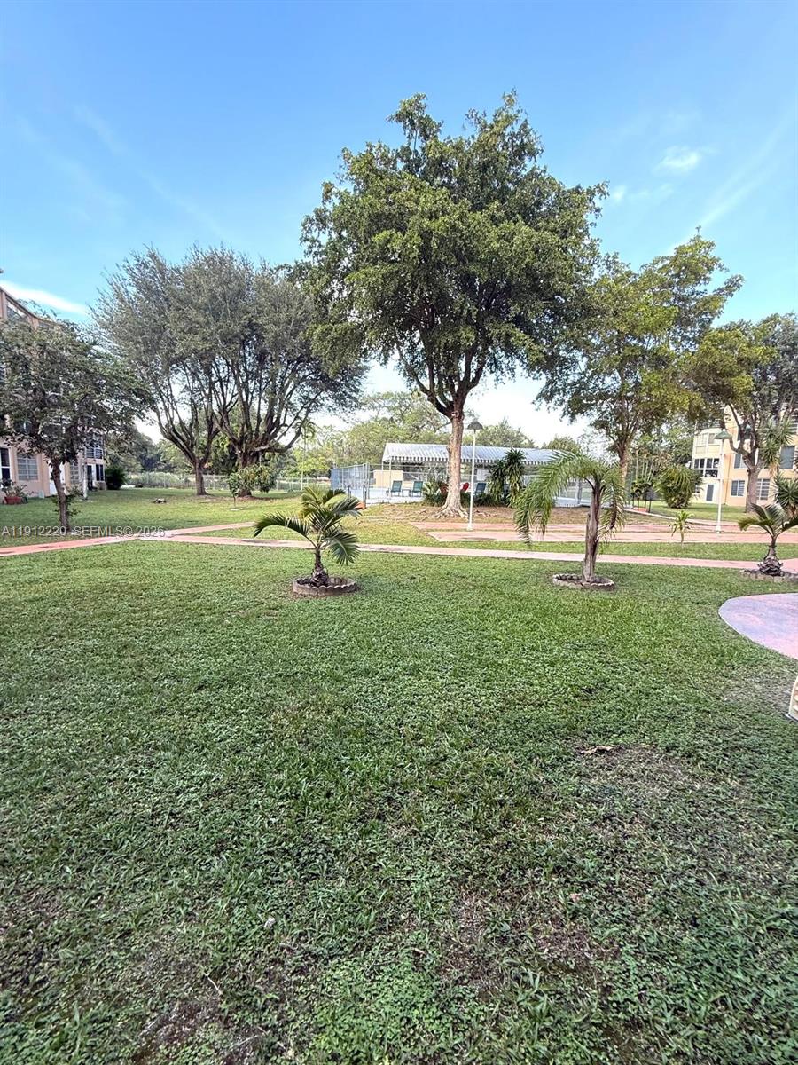 F110 1 / 2 898 sq. ft. $ 2025-11-11 0 foto