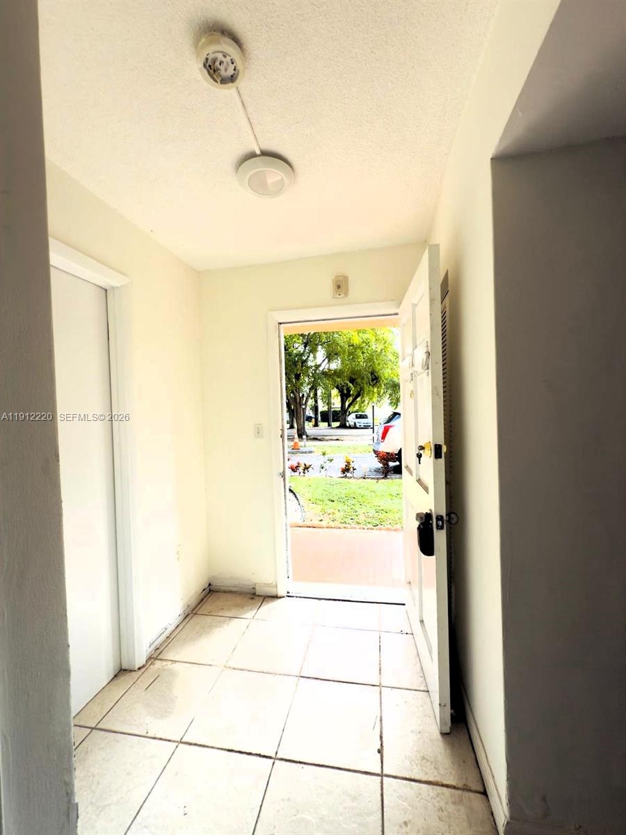 F110 1 / 2 898 sq. ft. $ 2025-11-11 0 foto