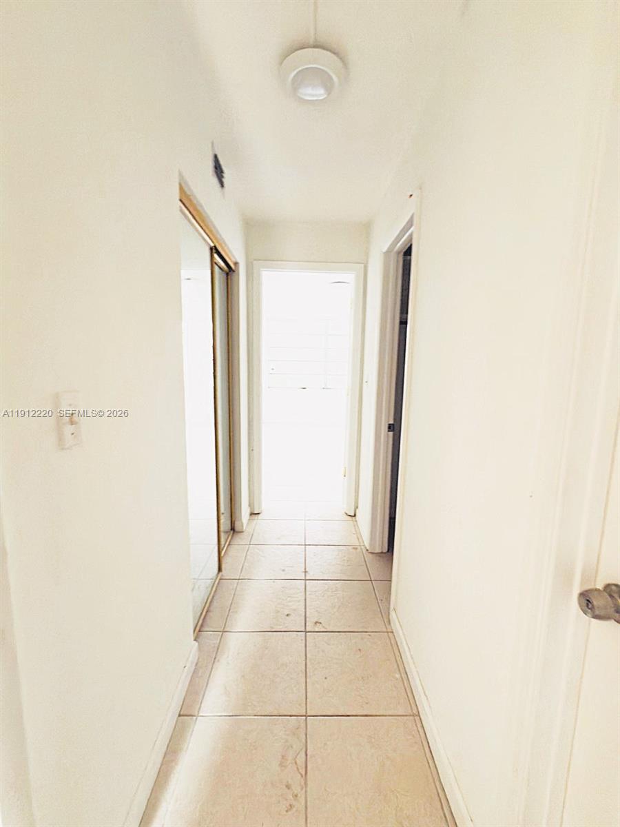 F110 1 / 2 898 sq. ft. $ 2025-11-11 0 foto