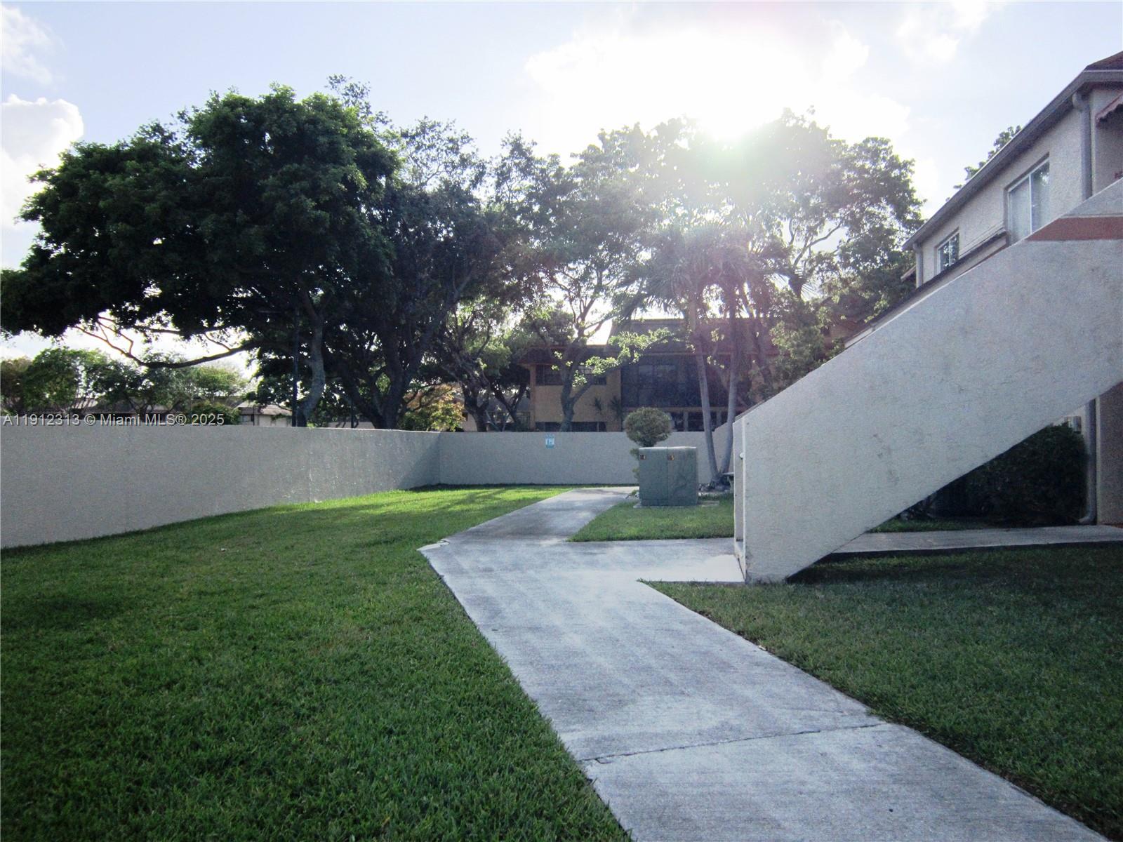 See details 202 2 / 2 1163 sq. ft. $ 2025-11-11 0 Photo