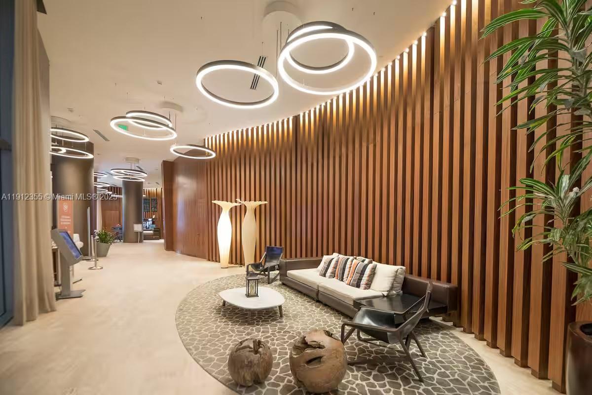 3808 2 / 2 1179 кв.футов $ 2025-11-11 0 Фото