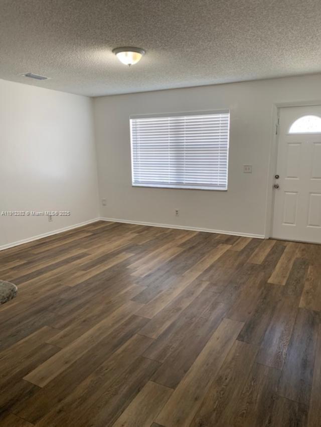   /  5996 sq. ft. $ 2025-11-11 0 Photo