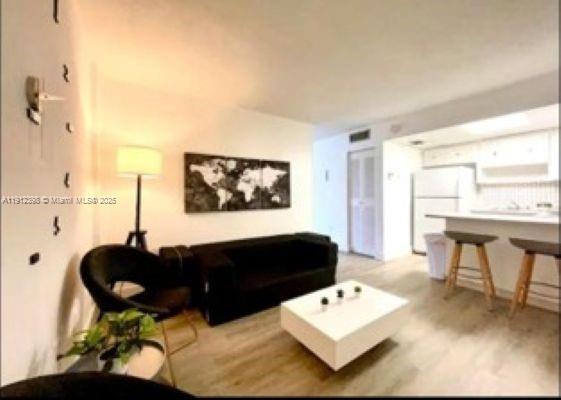   /   sq. ft. $ 2025-11-11 0 foto