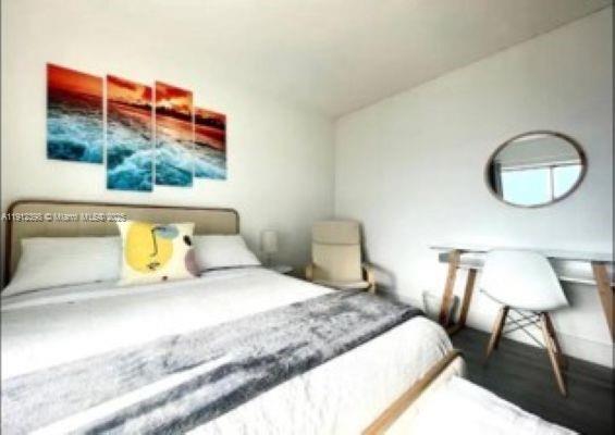   /   sq. ft. $ 2025-11-11 0 foto