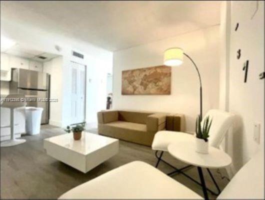   /   sq. ft. $ 2025-11-11 0 foto