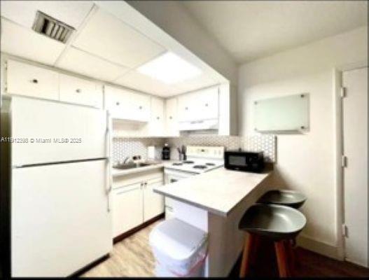   /   sq. ft. $ 2025-11-11 0 foto