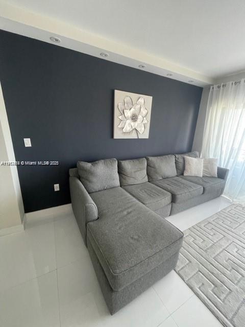 1825 1 / 2 762 кв.футов $ 2025-11-11 0 Фото