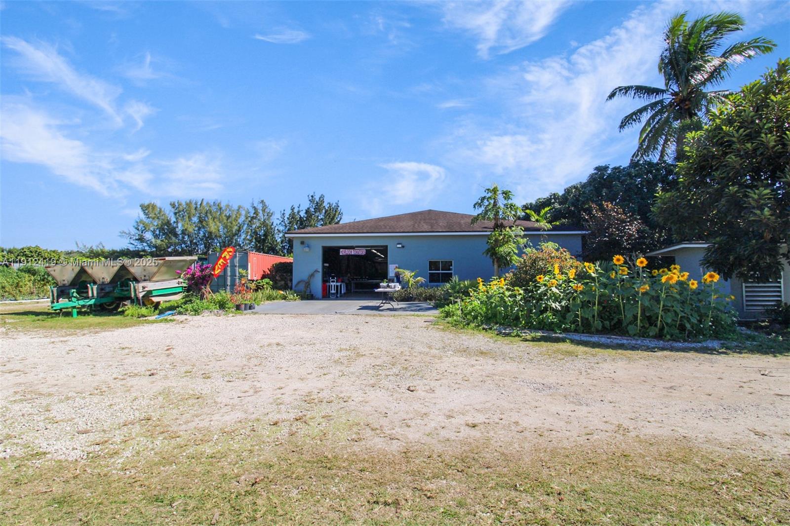   /   sq. ft. $ 2025-11-11 0 foto