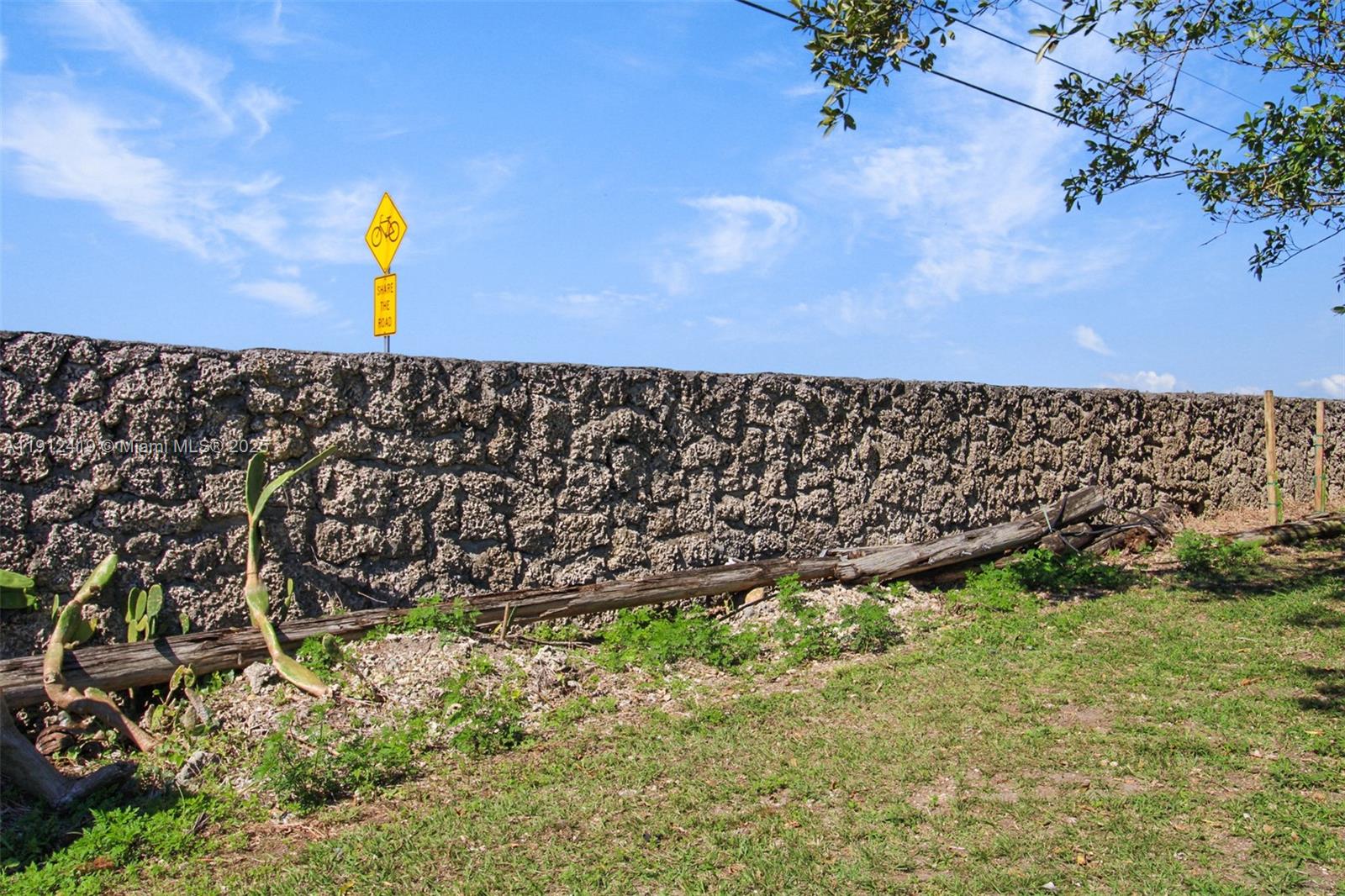   /   sq. ft. $ 2025-11-11 0 foto