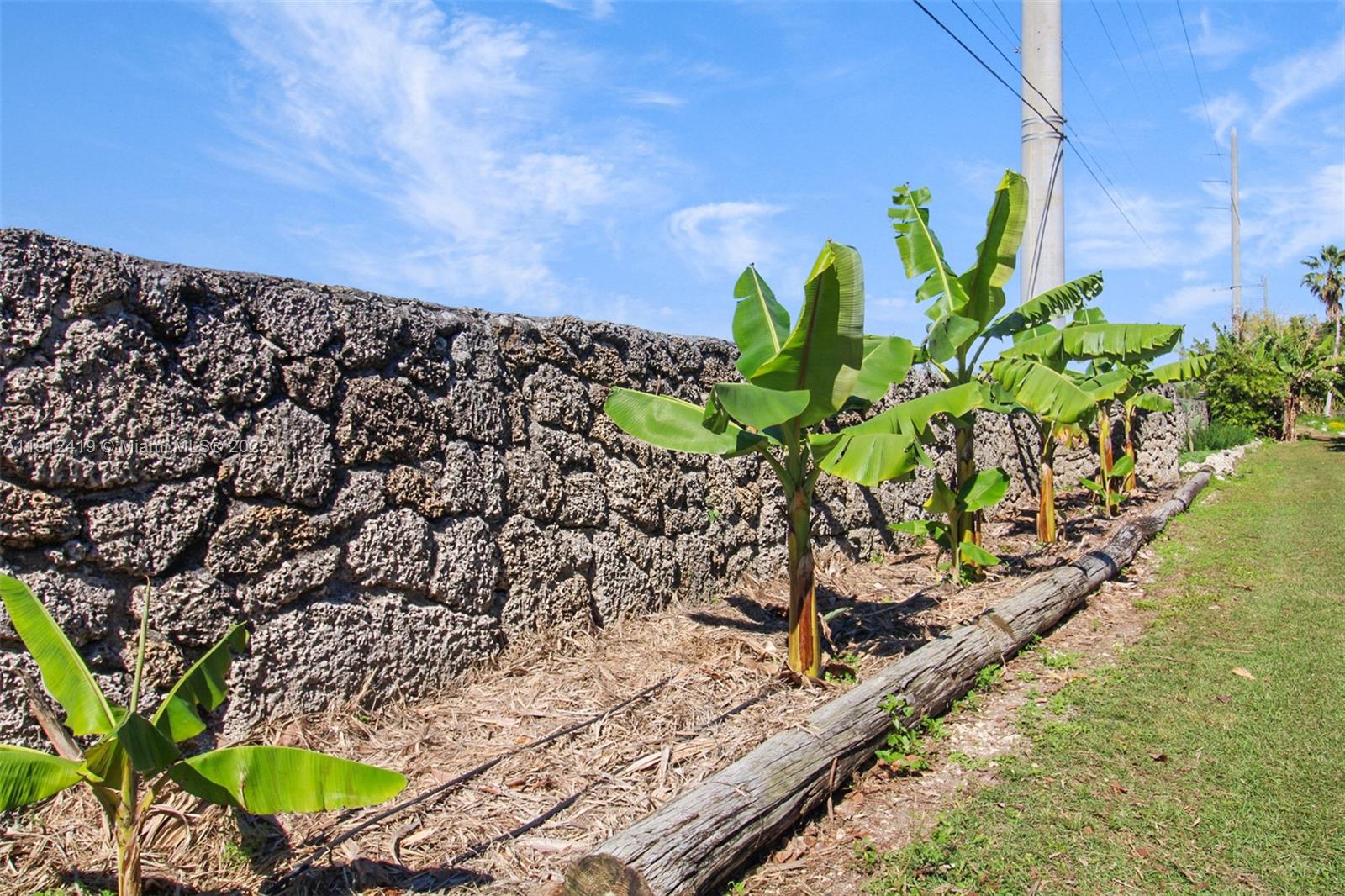   /   sq. ft. $ 2025-11-11 0 foto