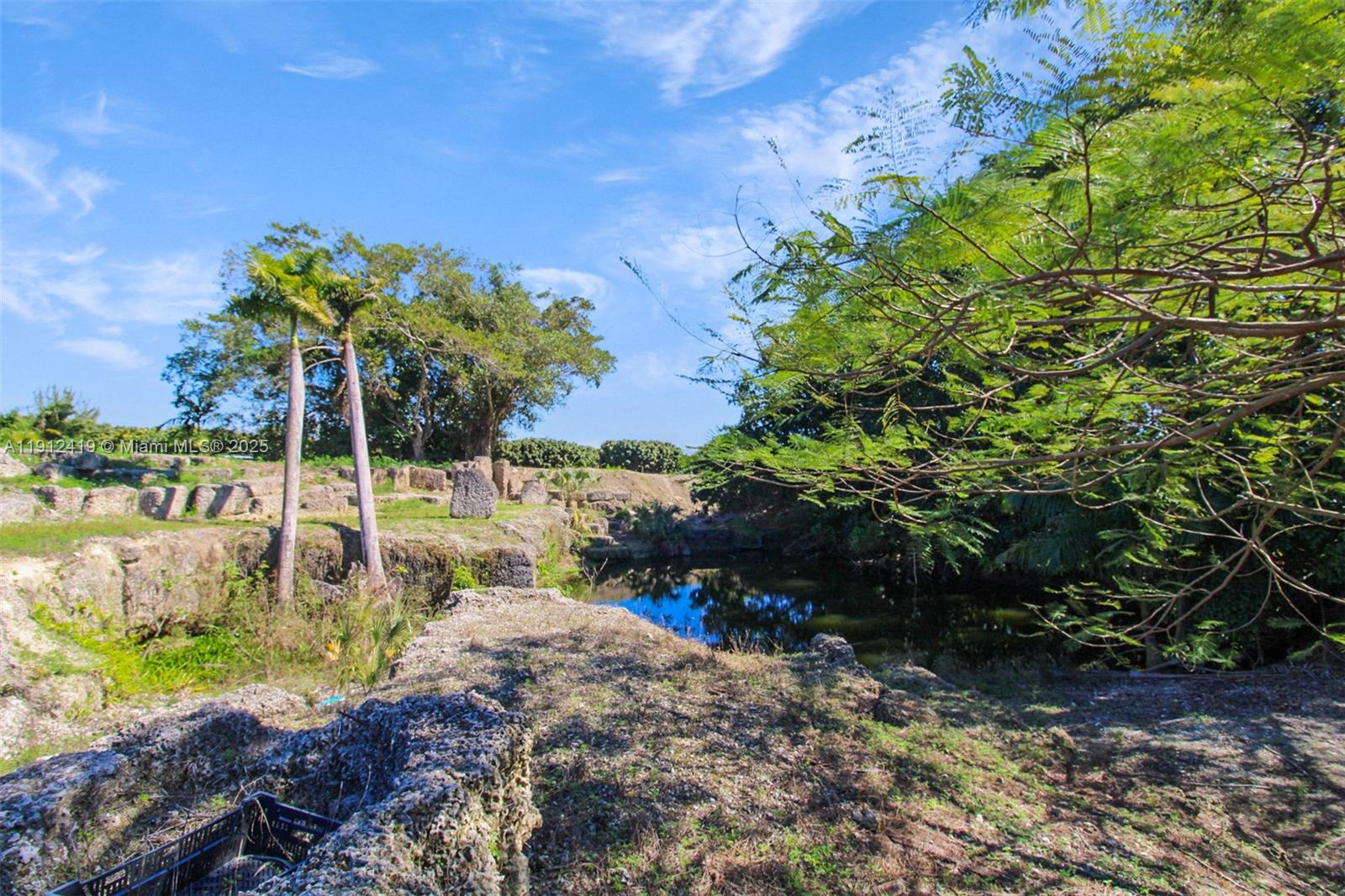   /   sq. ft. $ 2025-11-11 0 foto