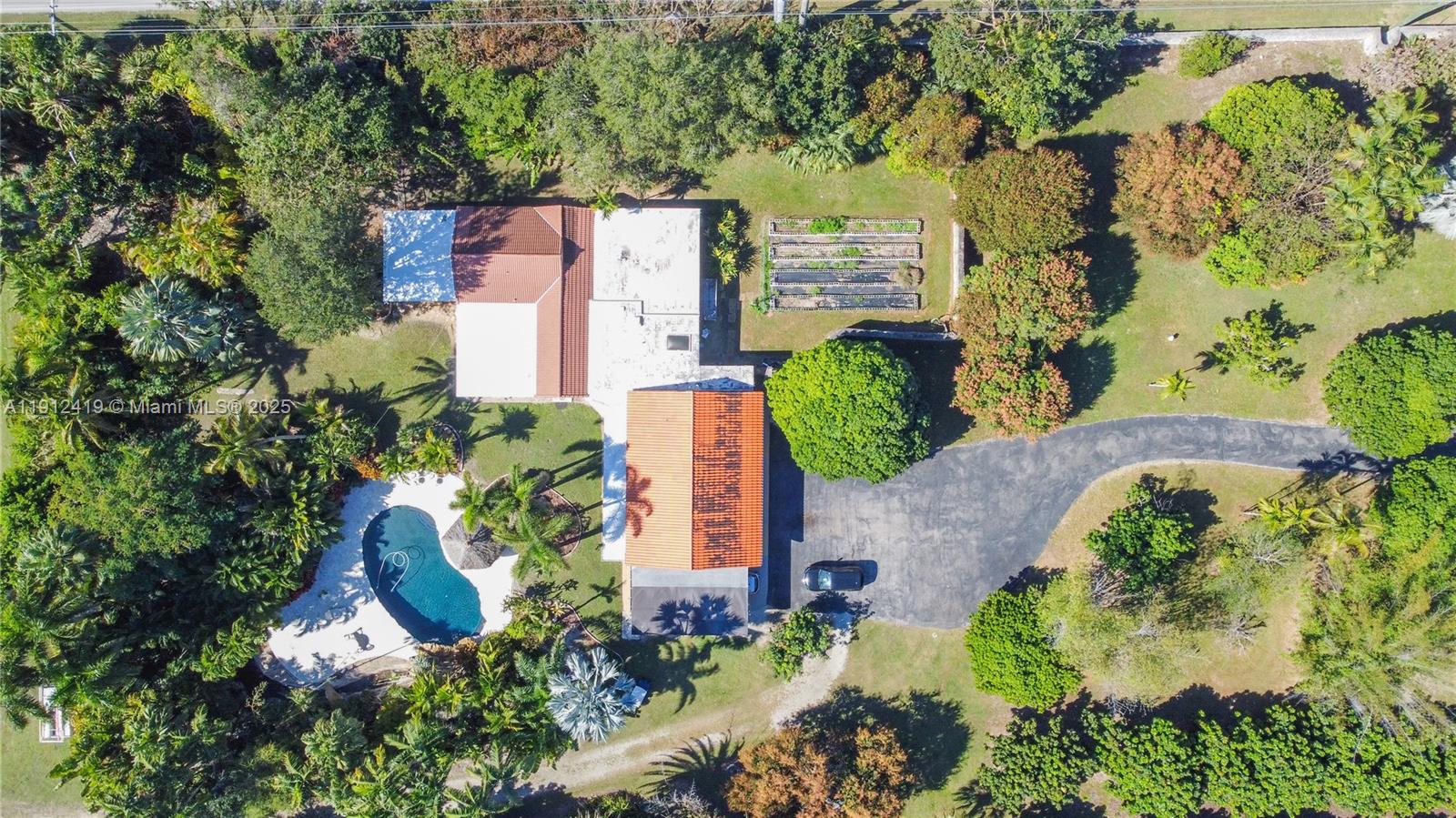   /   sq. ft. $ 2025-11-11 0 foto