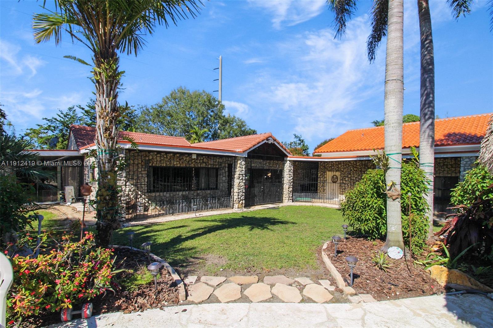   /   sq. ft. $ 2025-11-11 0 foto