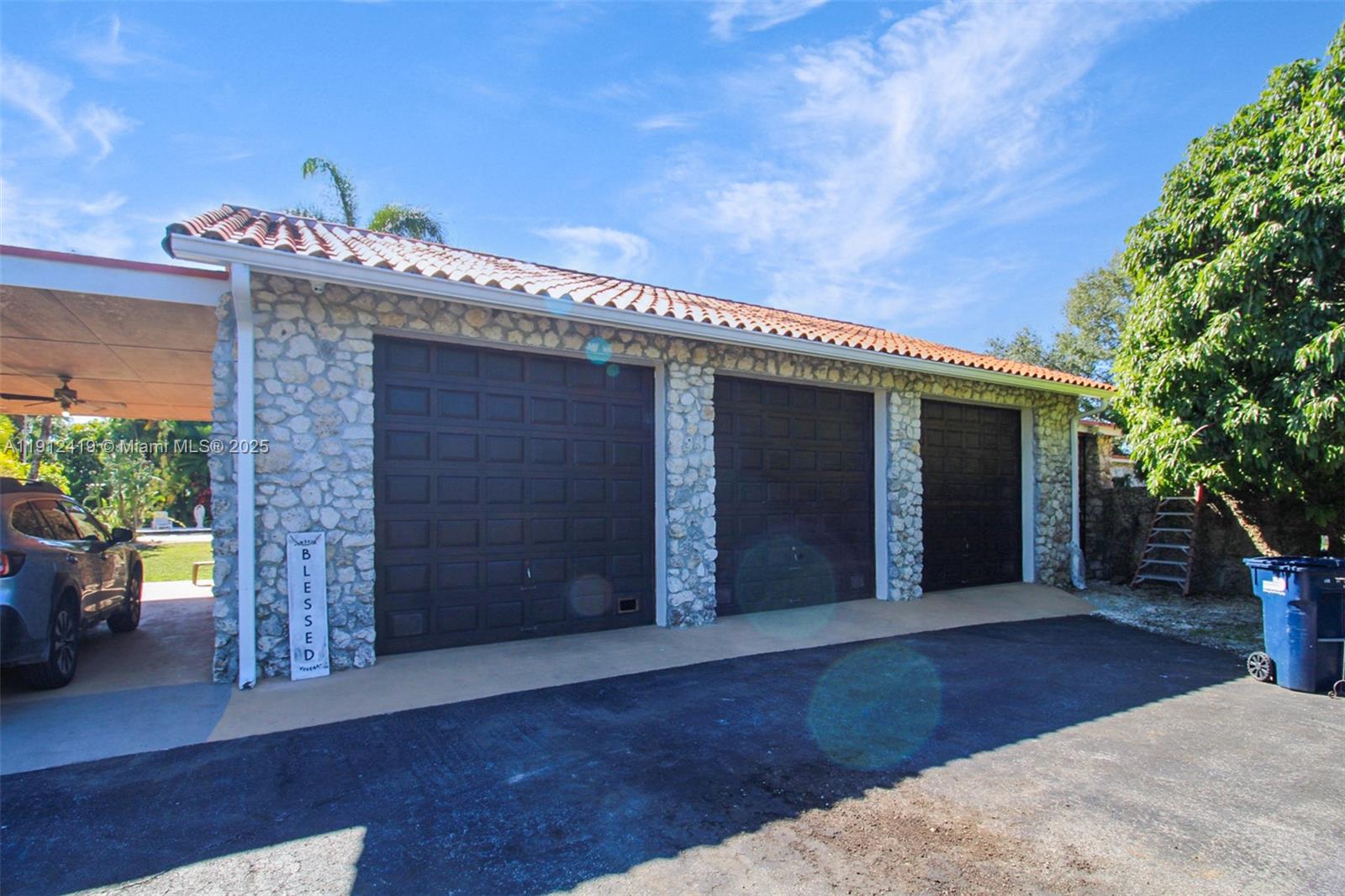   /   sq. ft. $ 2025-11-11 0 foto