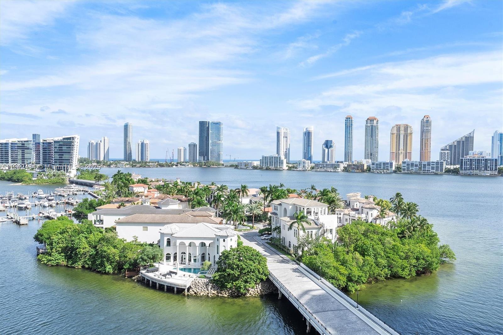 See details 1007 3 / 4 2840 sq. ft. $ 2025-11-11 0 Photo