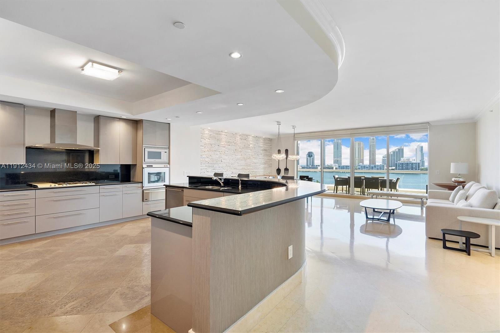 See details 1007 3 / 4 2840 sq. ft. $ 2025-11-11 0 Photo